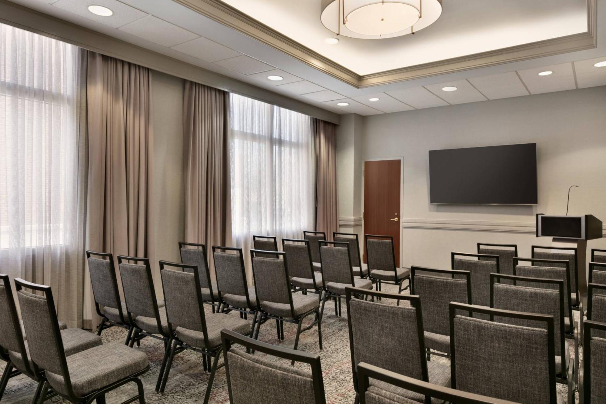 Courtyard By Marriott Tysons Mclean Hotel