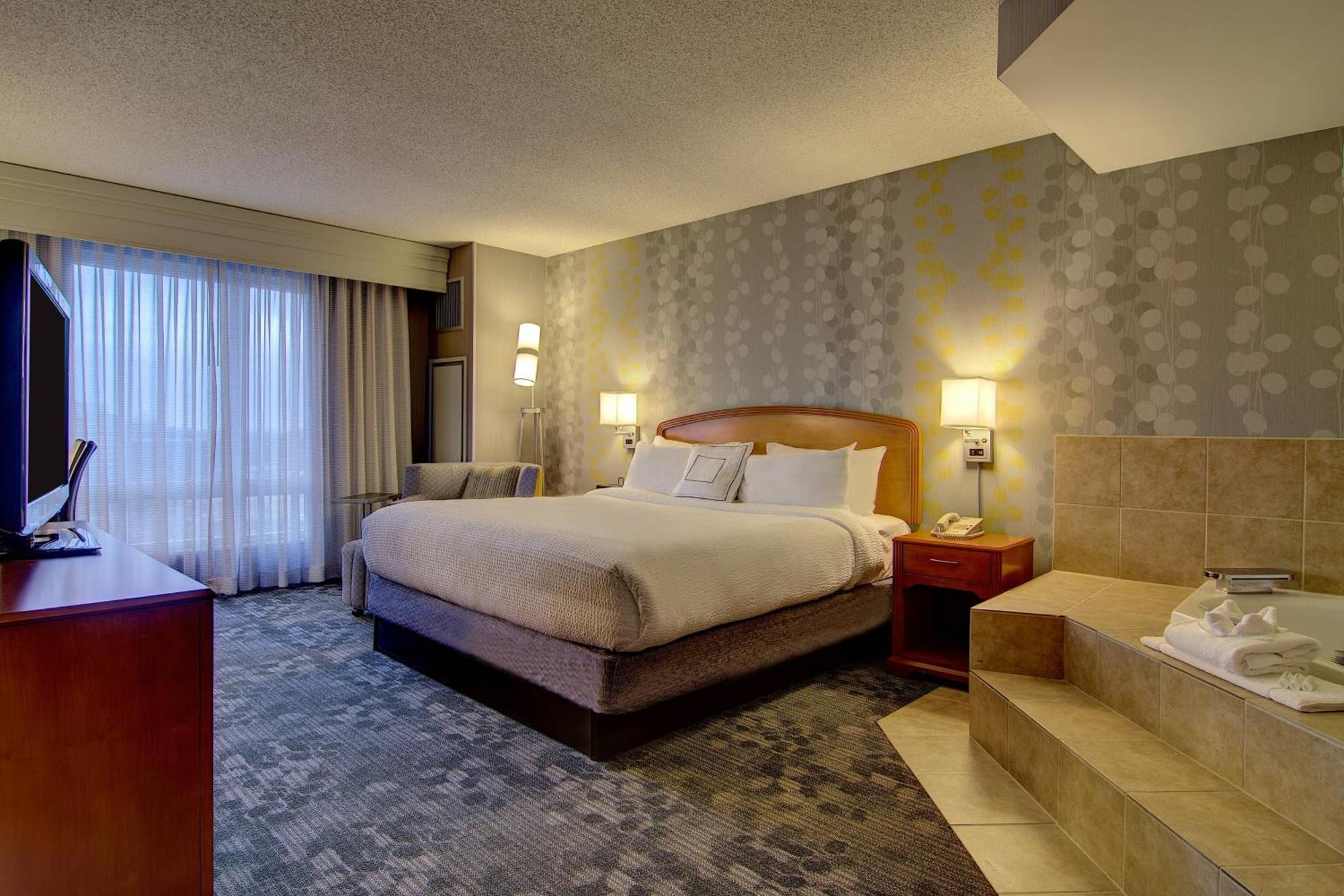 Courtyard By Marriott Tysons Mclean